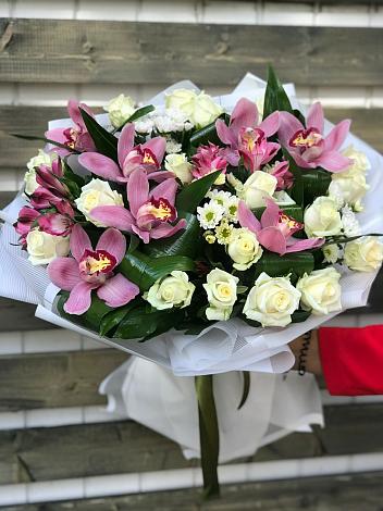 Букет цветов из: Розы и Хризантемы в Шкуринской
