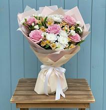 Букет цветов из:  Гвоздики, Орхидеи и Розы #REPLACE_PRED# Шкуринской