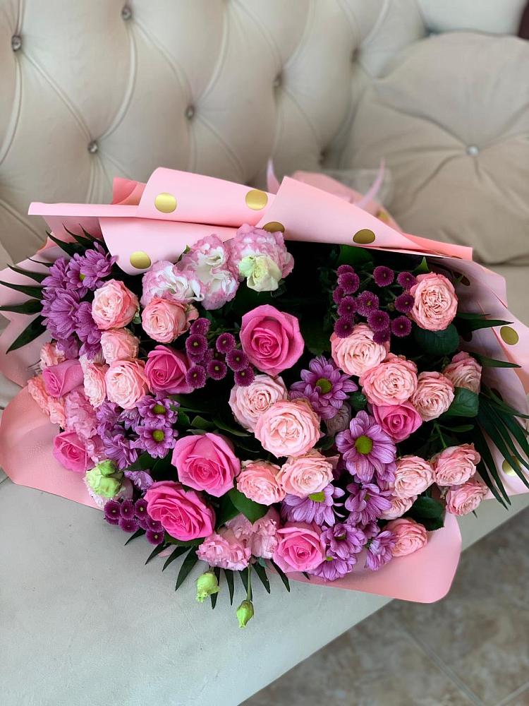 Букет цветов из: Хризантемы, Розы и Лизиантусы в Шкуринской