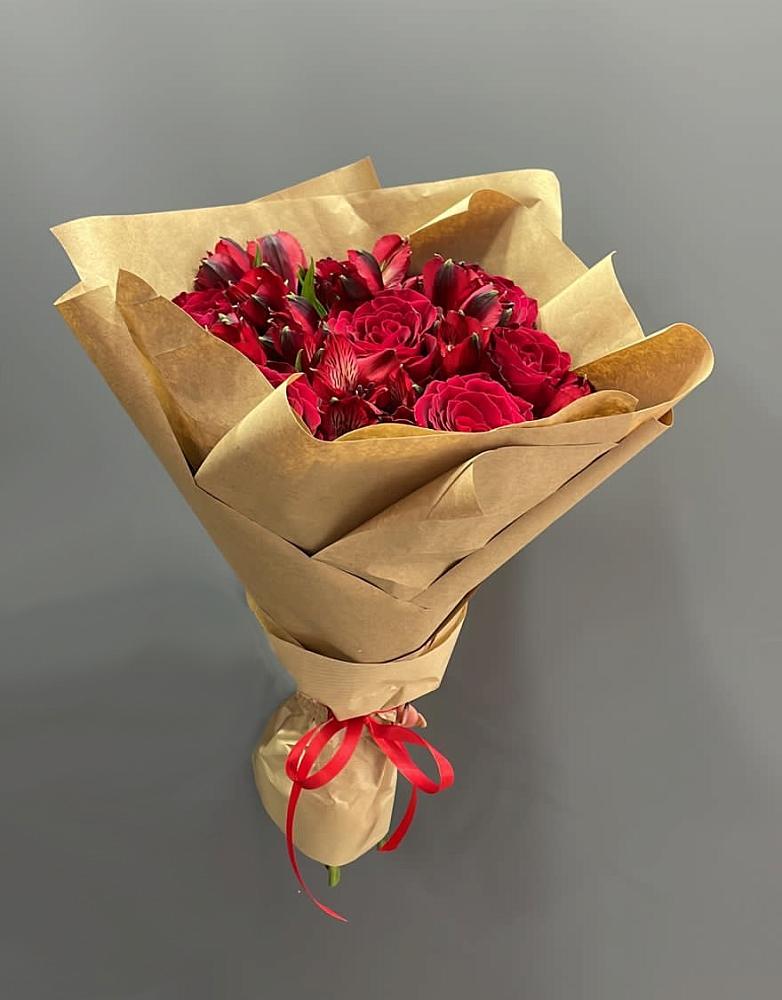 Букет цветов из: Альстромерии и Розы в Шкуринской