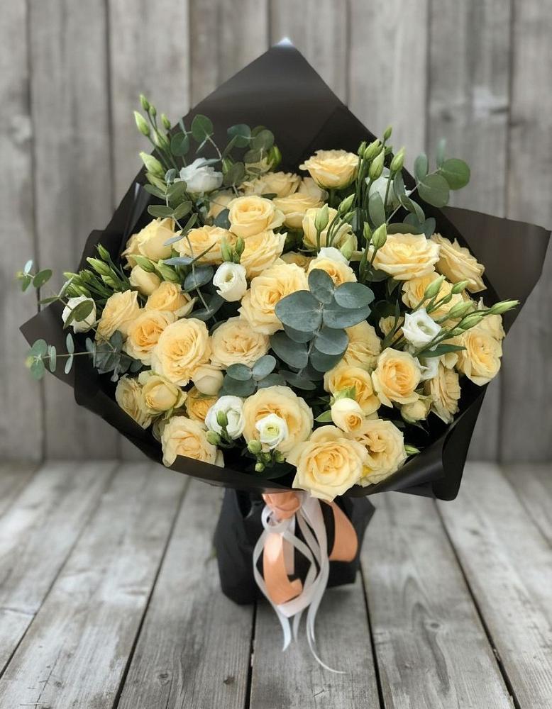 Букет цветов из: Розы и Лизиантусы в Шкуринской