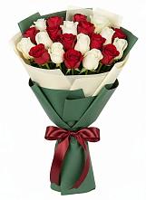 Букет Микс из красных и белых роз #REPLACE_PRED# Шкуринской