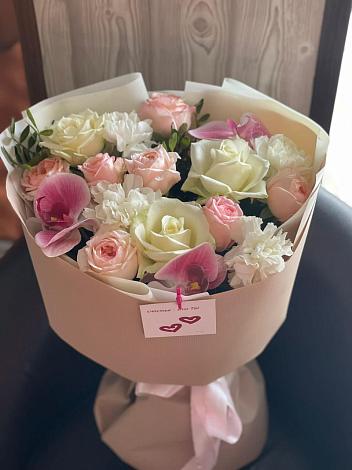 Букет цветов из: Орхидеи, Розы и Гвоздики в Шкуринской