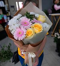 Букет цветов из:  Герберы, Розы и Хризантемы в Шкуринской