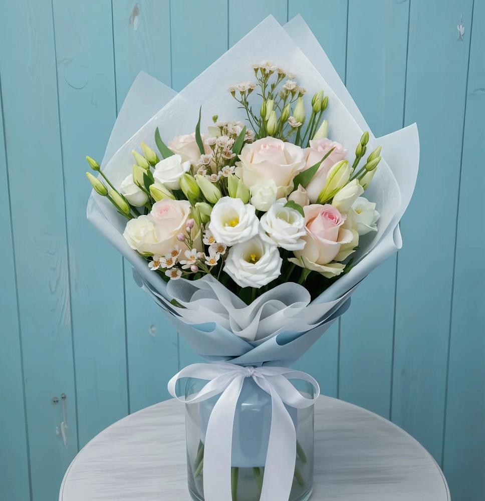 Букет цветов из: Розы и Лизиантусы в Шкуринской