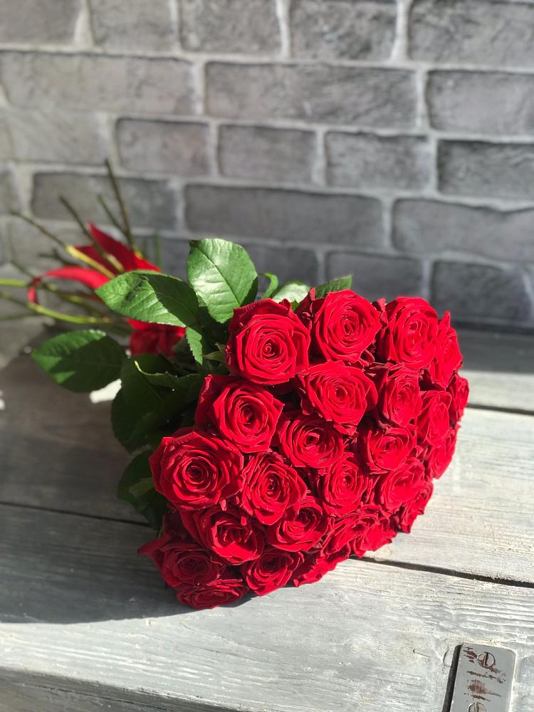 Букет Красные розы Фридом в Шкуринской