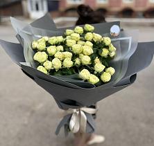 Букет Белые кустовые розы Солинеро в Шкуринской