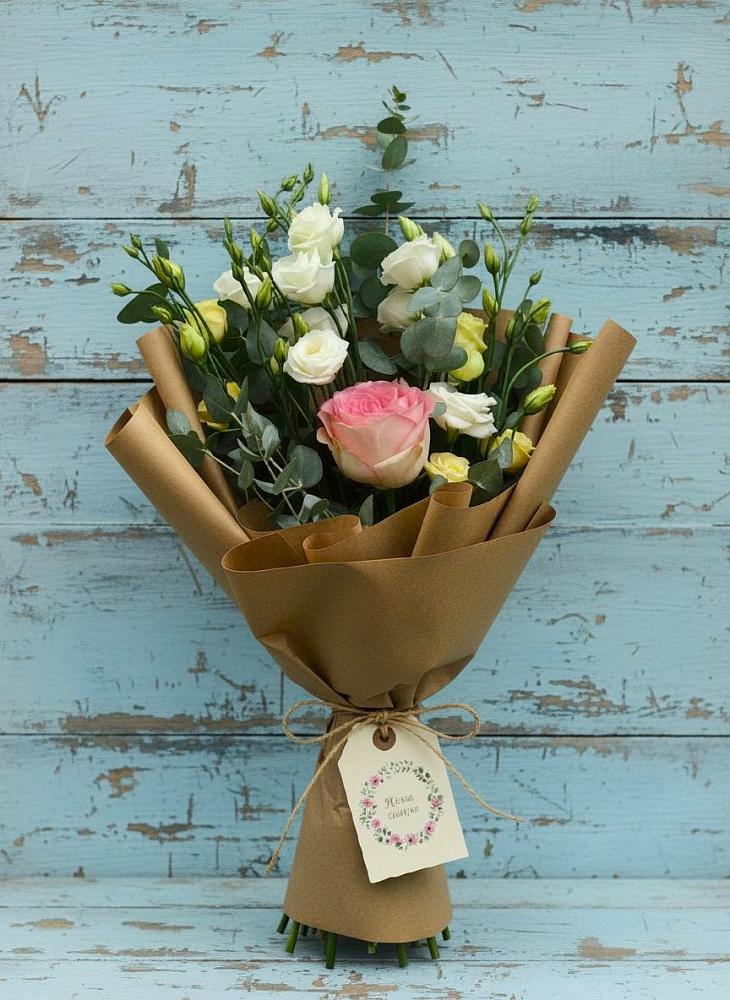 Букет цветов из: Розы и Лизиантусы в Шкуринской