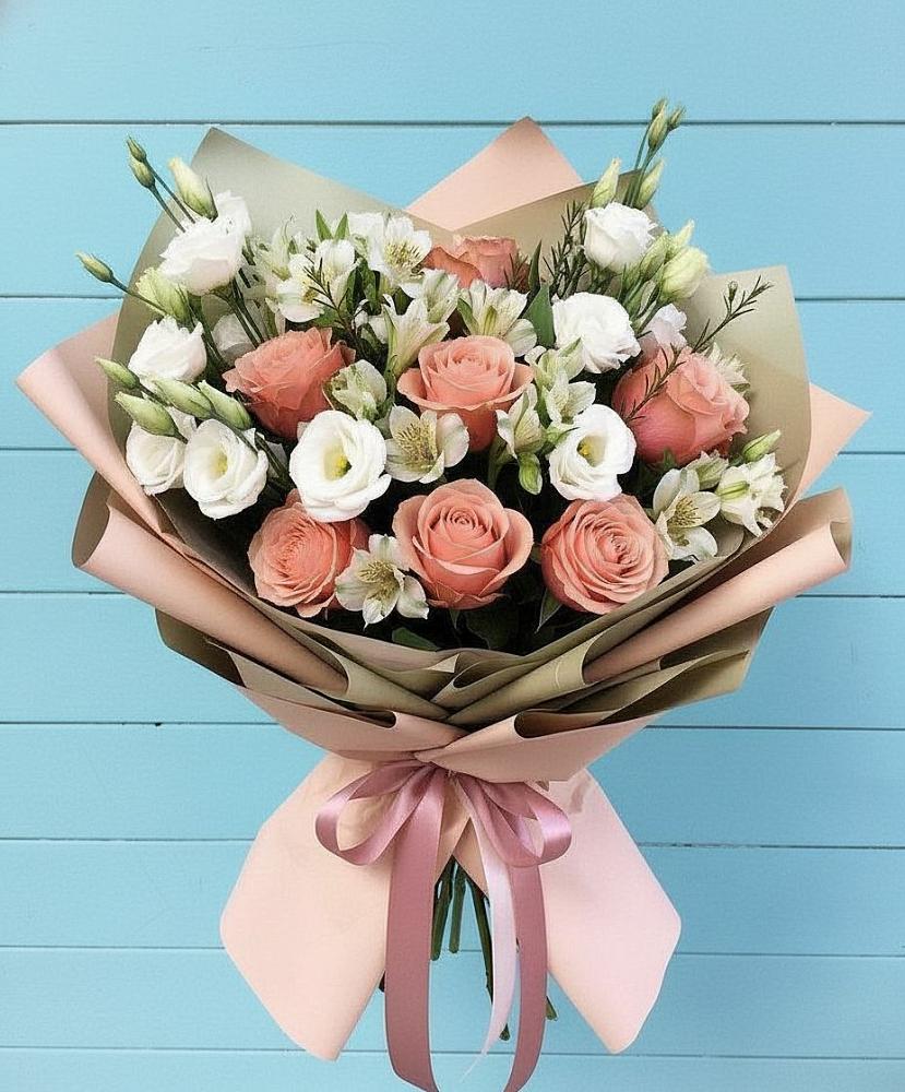 Букет цветов из: Розы, Альстромерии и Лизиантусы в Шкуринской