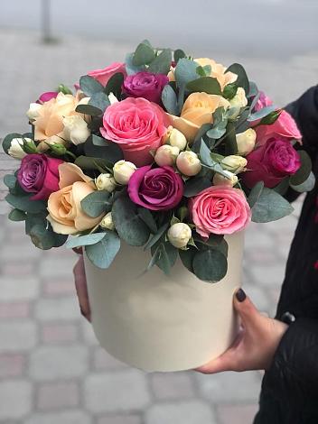 Цветочная композиция из Розы в шляпной коробке в Шкуринской