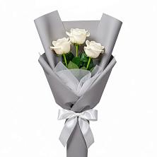 Букет 3 белые розы в Шкуринской