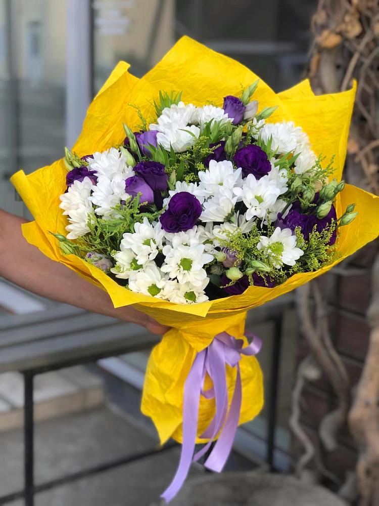 Букет цветов из: Ирисы, Хризантемы и Ромашки в Шкуринской