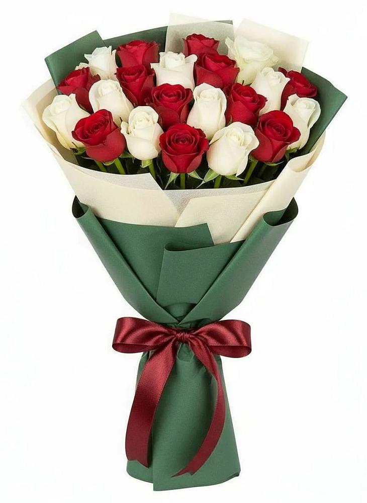 Букет Микс из красных и белых роз в Шкуринской