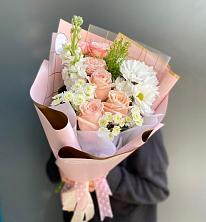 Букет цветов из:  Хризантемы и Розы в Шкуринской