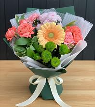 Букет цветов из:  Гвоздики, Розы, Герберы и Хризантемы #REPLACE_PRED# Шкуринской