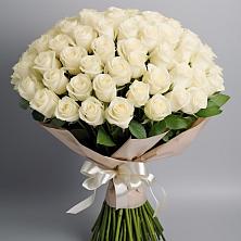 Букет 101 беля роза Белоснежка в Шкуринской