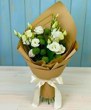 Букет цветов из:  Хризантемы и Лизиантусы в Шкуринской