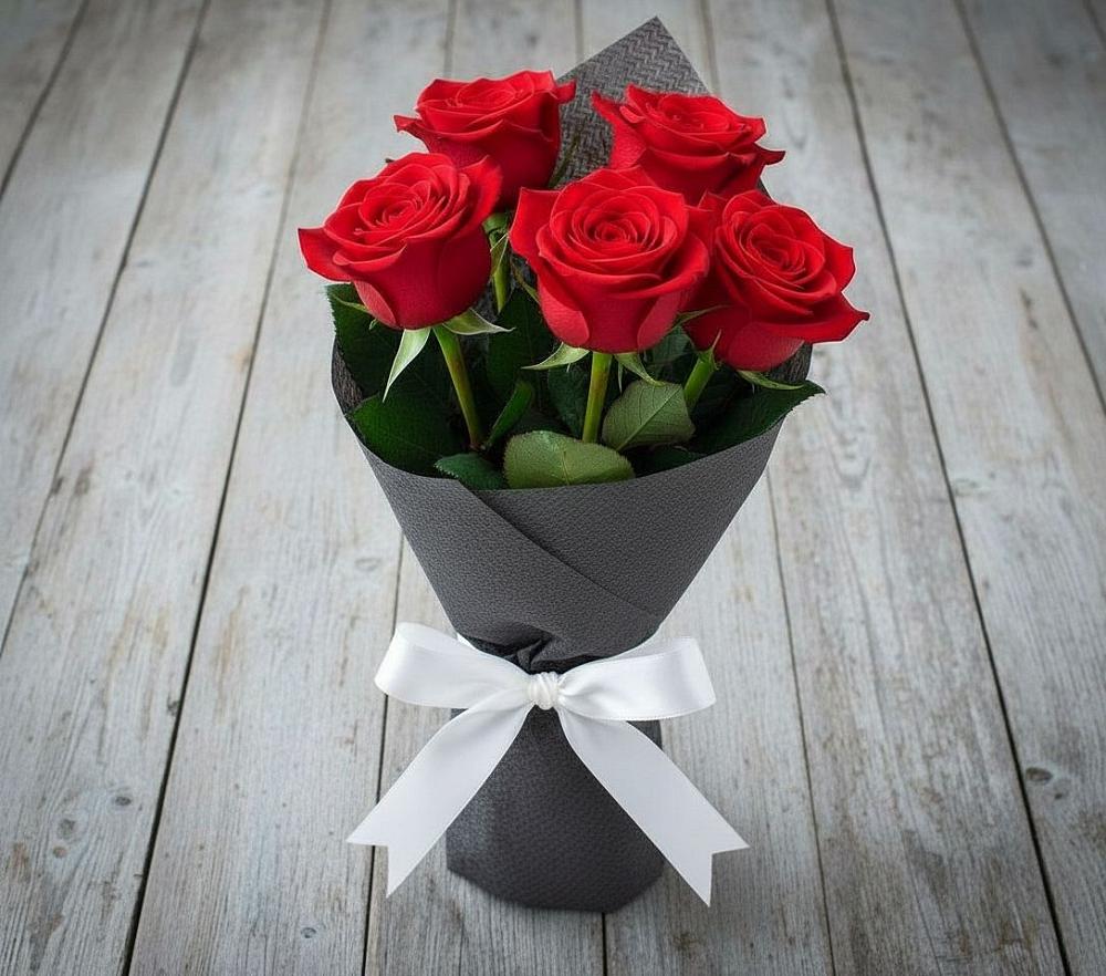 Букет 5 Красных роз Эдлесс Лав в Шкуринской