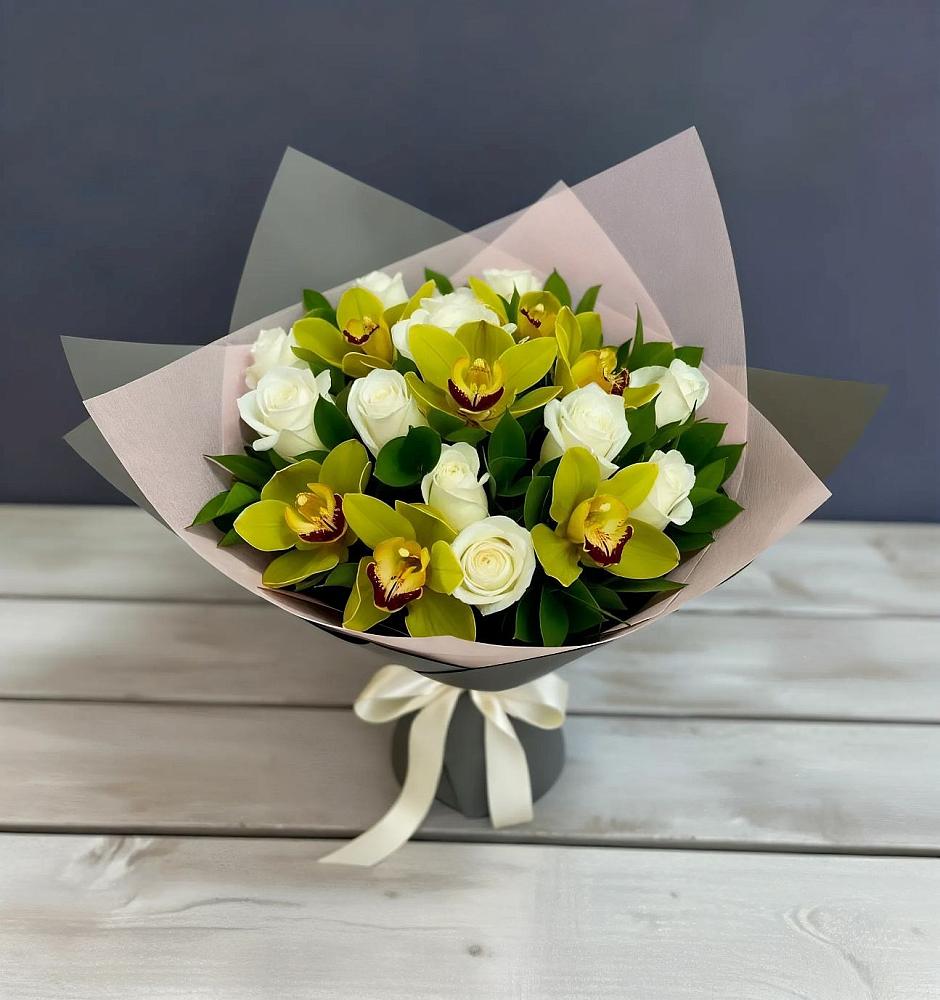 Букет цветов из: Орхидеи и Розы в Шкуринской