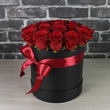 Цветочная композиция из Розы в шляпной коробке в Шкуринской