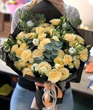 Букет птица счастья в Шкуринской Букет цветов из: Розы и Лизиантусы в Шкуринской
