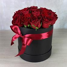 Цветочная композиция из Розы в шляпной коробке в Шкуринской