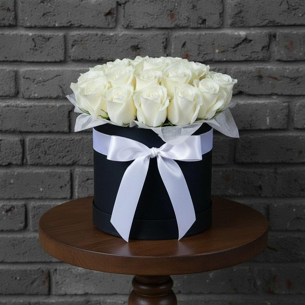 Цветочная композиция из Розы в шляпной коробке в Шкуринской