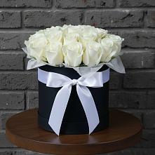 Цветочная композиция из Розы в шляпной коробке в Шкуринской